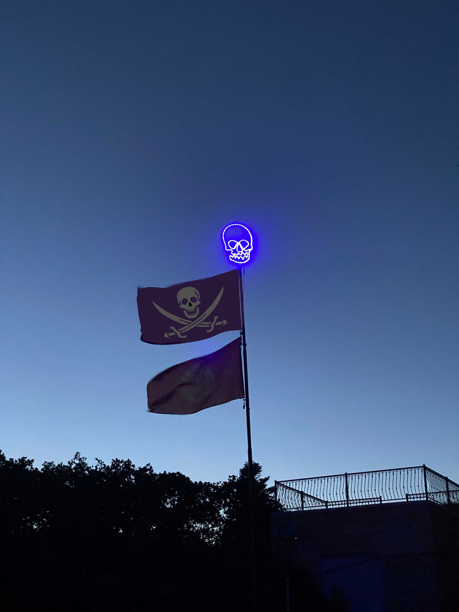 Halloween Skull Flagpole Finial & Jolley Flag