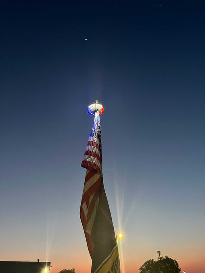 Sirius FIRE Solar Power Flagpole Light